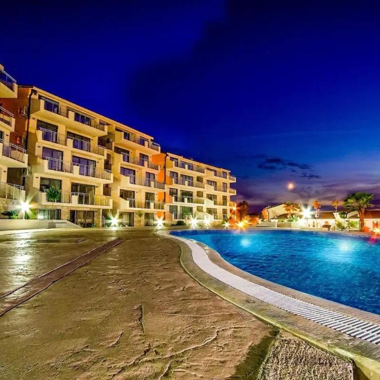 Sunset Poolside Retreat BlueH - Apartman sa 2 Spavaće Sobe i Pogledom na Bazen - 34