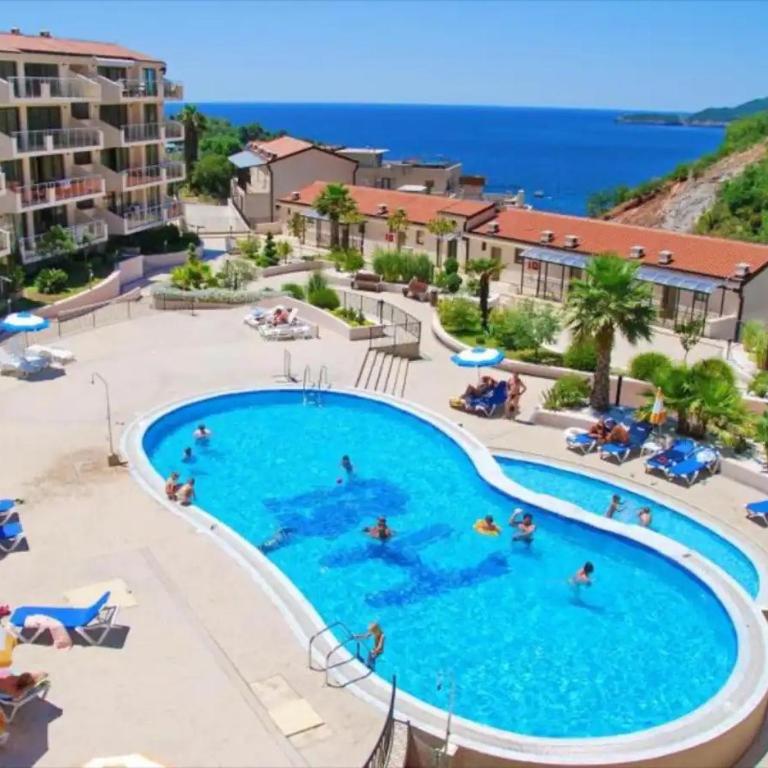 Sunset Poolside Retreat BlueH - Apartman sa 2 Spavaće Sobe i Pogledom na Bazen - 32