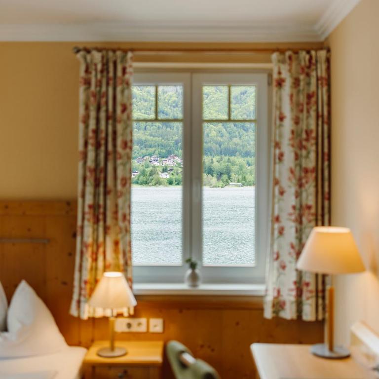 Hotel Seerose - Doppelzimmer mit Seeblick - 2