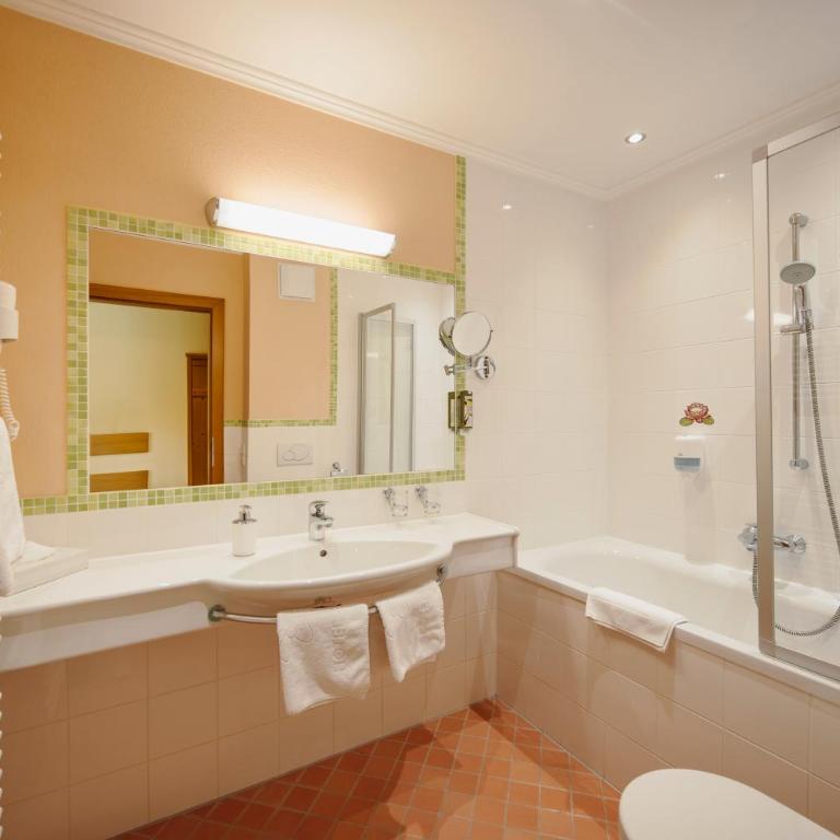 Hotel Seerose - Doppelzimmer mit Seeblick - 1