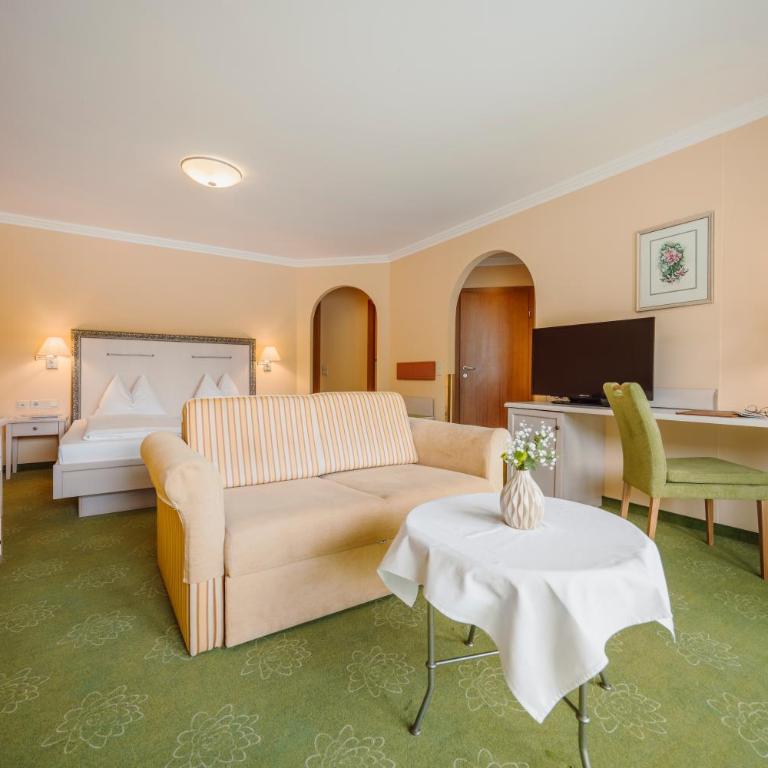Hotel Seerose - Superior Doppel- oder Zweibettzimmer mit Seeblick - 1