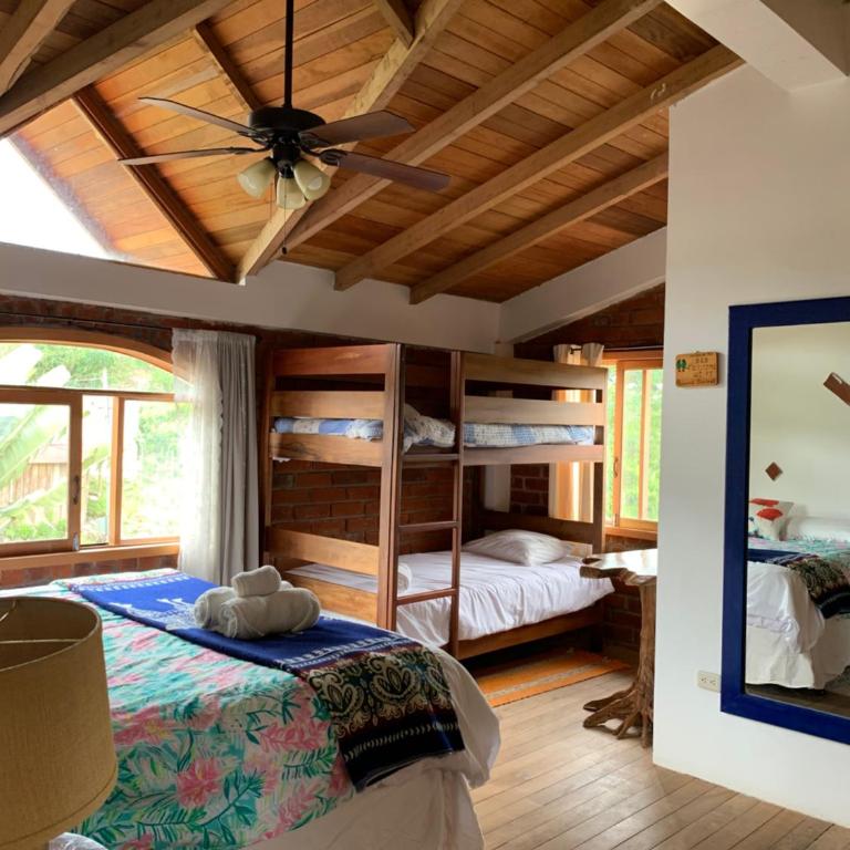 La Casa del Rio B&B - Habitación con cama extragrande y vistas a la montaña - 1