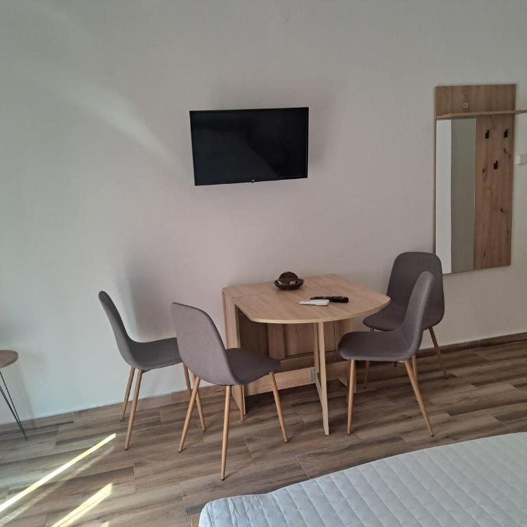 Vila RUŽA - House of Roses - One-Bedroom Apartment - 18