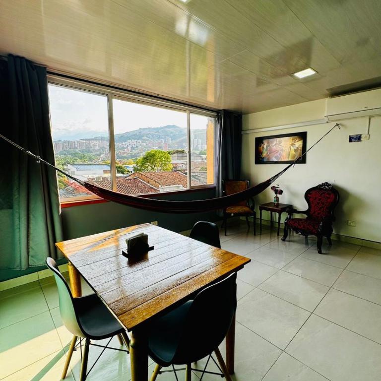 Havana Hostel Cali & Dance School - Apartamento con vistas a las montañas - 1