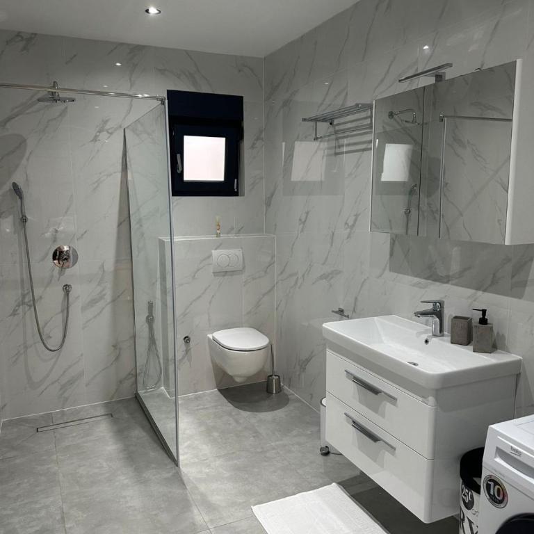 BLUE SKY Apartments - Apartman sa 2 Spavaće Sobe i Terasom - 4