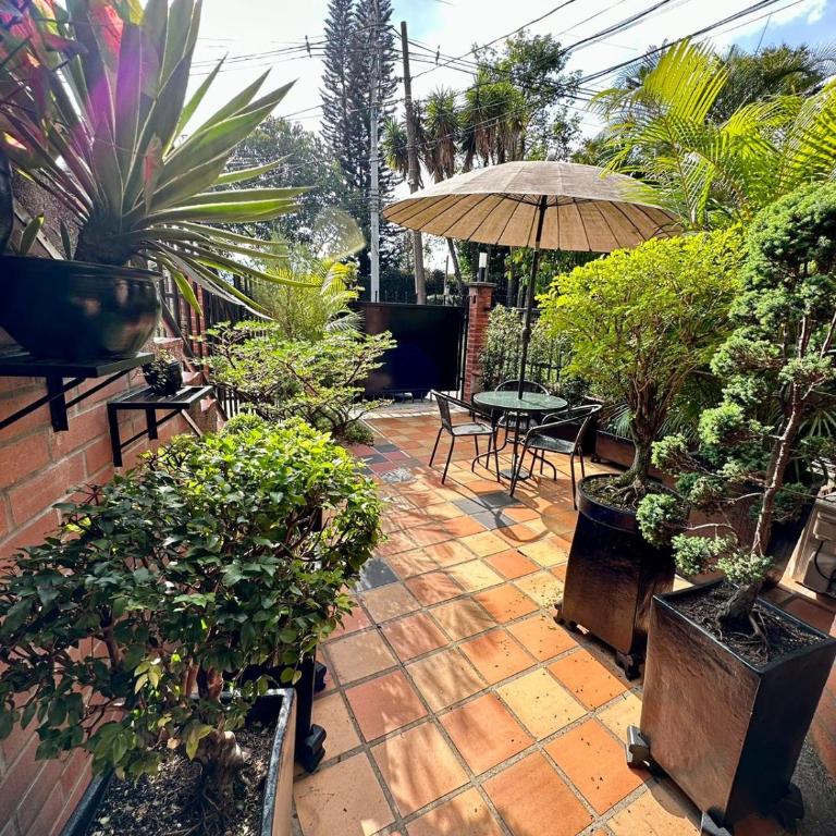 Colonial Charm House - Four-Bedroom Deluxe Apartment - 2