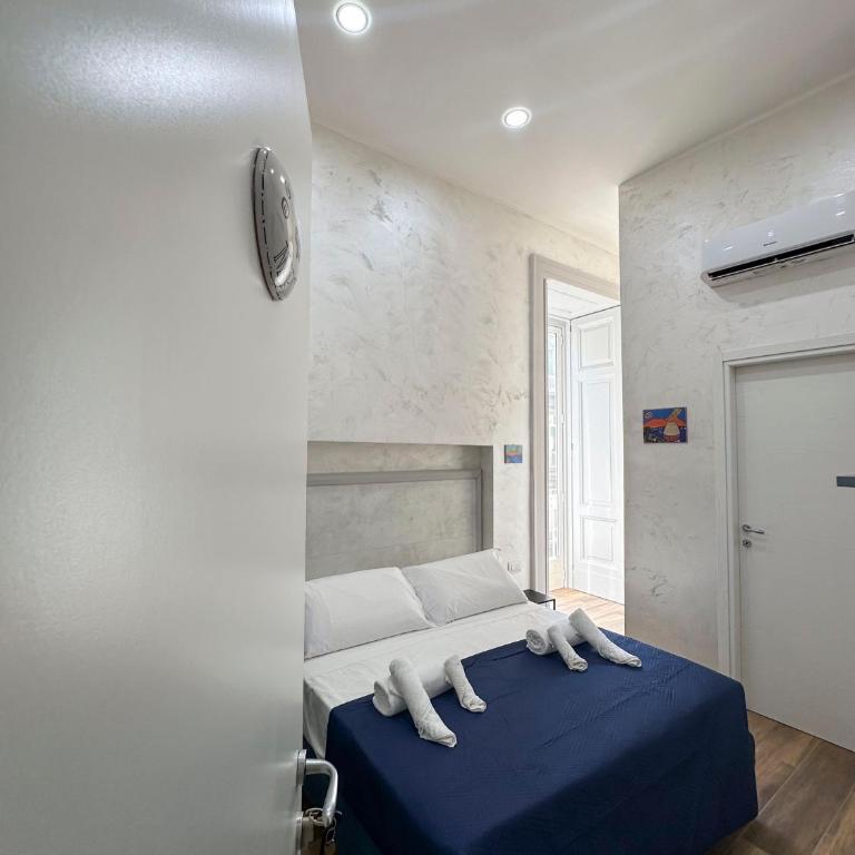 DUOMO 50 NAPOLI Boutique Rooms - Double Room with Balcony - 1