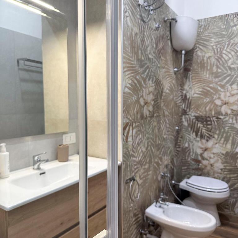 DUOMO 50 NAPOLI Boutique Rooms - Triple Room with Balcony - 4