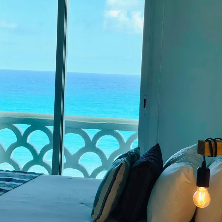 Beachside Apartments Cancun - Deluxe Suite with Sea View - 13