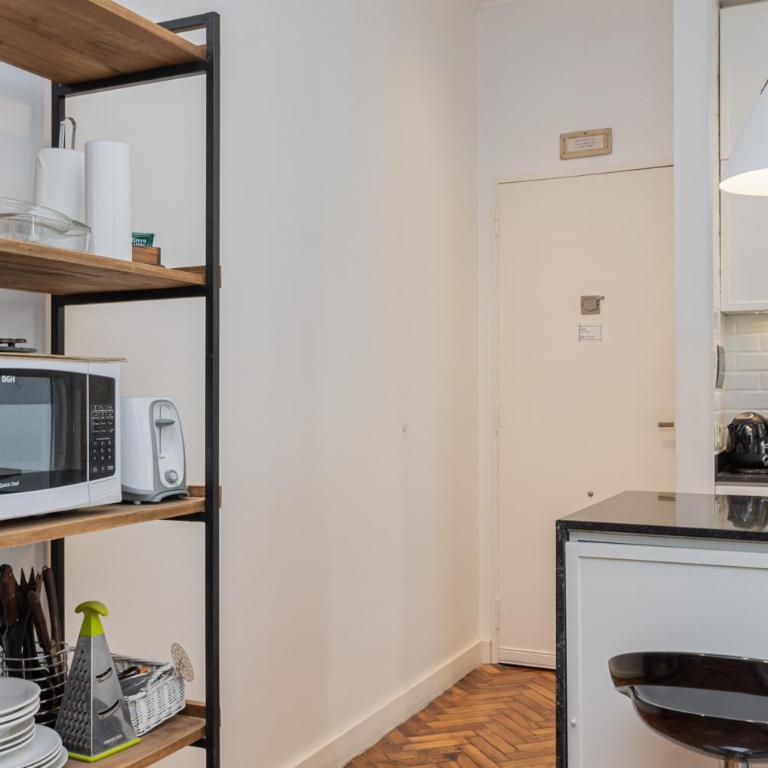 Espectacular departamento estilo francés en la mejor zona de Recoleta sobre la calle Arenales - Apartamento de 1 dormitorio - 23