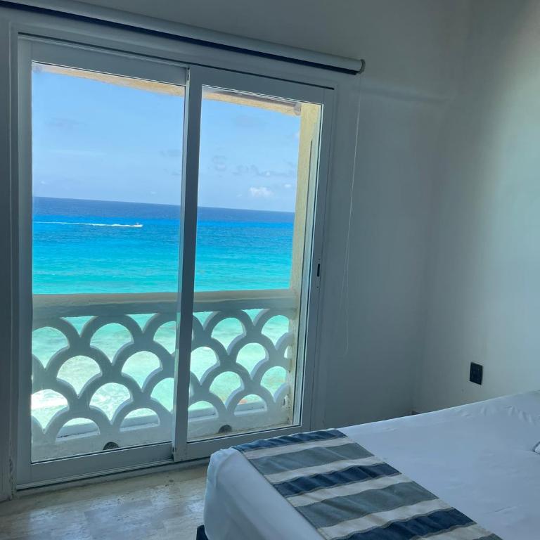 Beachside Apartments Cancun - Deluxe Suite with Sea View - 8