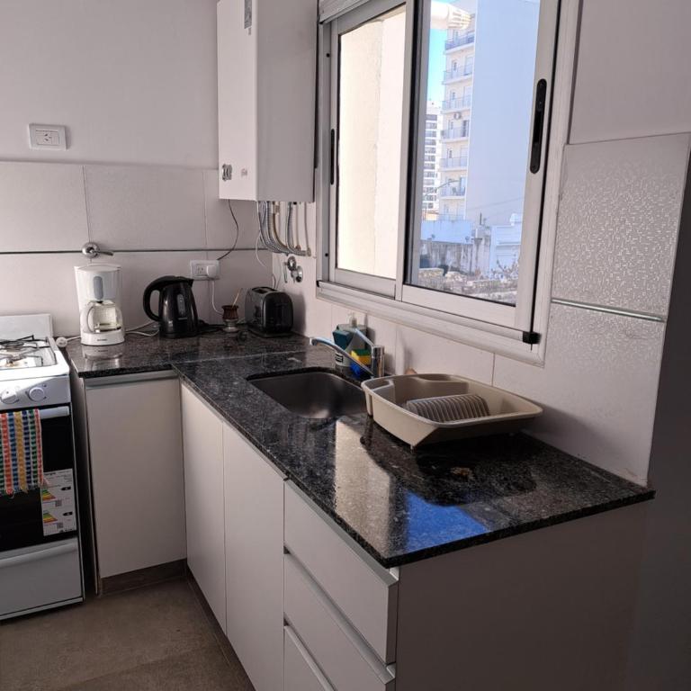 Blue caronti - One-Bedroom Apartment - 3