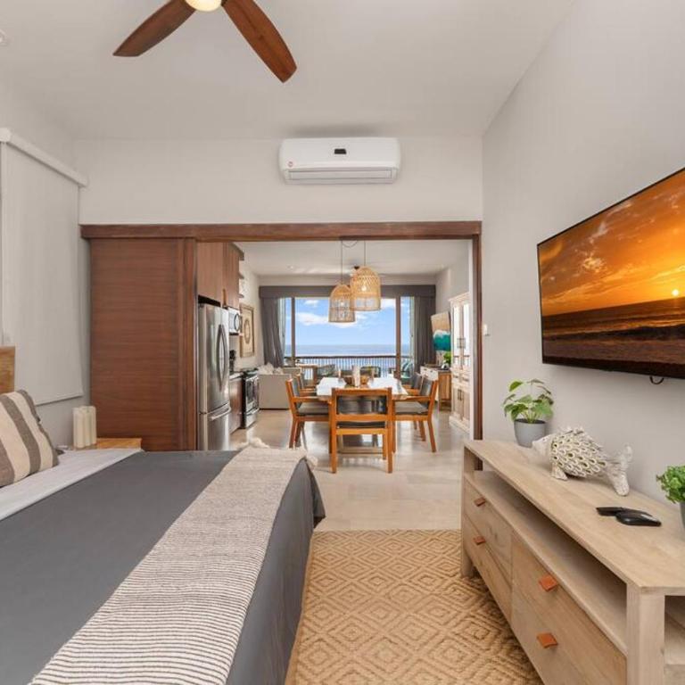 Unique BEACH FRONT condo with concierge - Three-Bedroom Apartment - 6