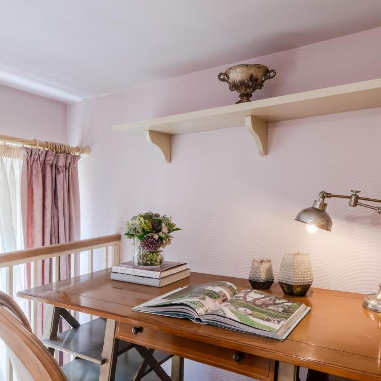 Timeless Palazzo in the heart of Lucca - Two-Bedroom Apartment - 29