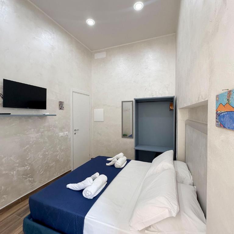 DUOMO 50 NAPOLI Boutique Rooms - Double Room with Balcony - 3