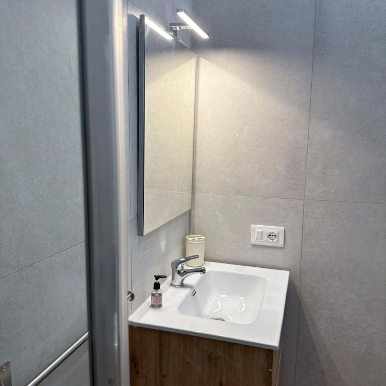 DUOMO 50 NAPOLI Boutique Rooms - Double Room with Balcony - 8