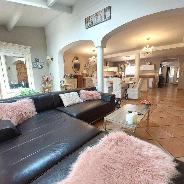 La Maison Pitok à 400m de la plage - Three-Bedroom House - 1