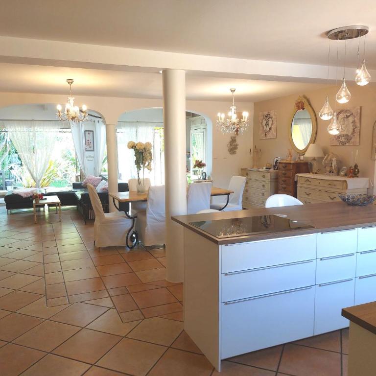 La Maison Pitok à 400m de la plage - Three-Bedroom House - 3