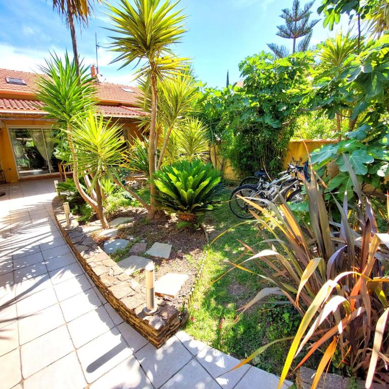 La Maison Pitok à 400m de la plage - Three-Bedroom House - 13