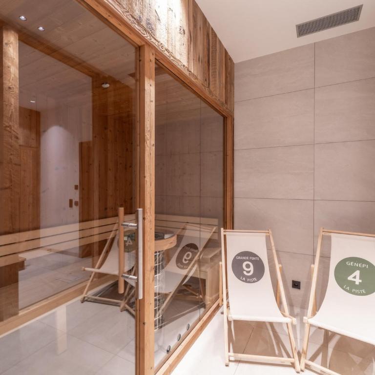 Luxueux chalet avec spa et sauna au cœur de Courchevel - FR-1-568-36 - Chalet - 11