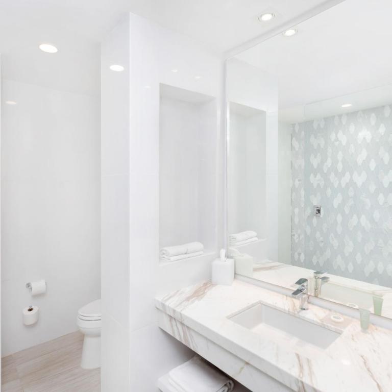 Courtyard by Marriott Mazatlan Beach Resort - One-Bedroom King Suite with Balcony and Ocean View - 7