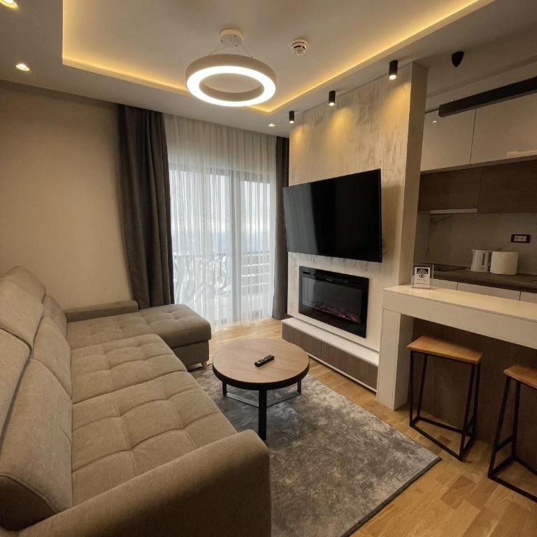 Vila Golija Peak Suites - Family Room with Mountain View - 3