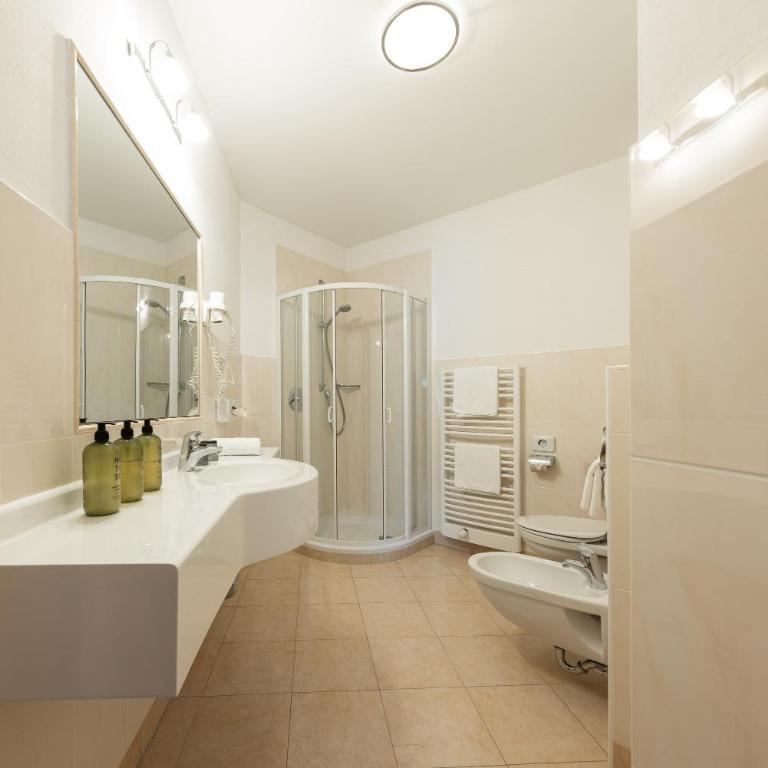 Tonzhaus Hotel - Camera Familiare con Balcone - 3
