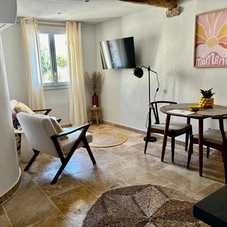La Pablita by Evasion Riviera, Vieil Antibes, Remparts - One-Bedroom Apartment - Sea Side - 3