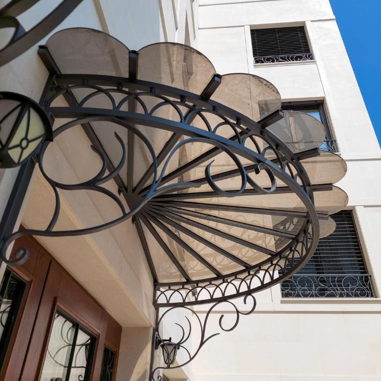 Unique Premium Penthouse with Spa and Gym in Dedinje - Apartment with City View - 10