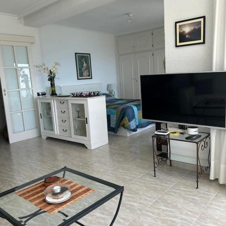 Apartamento luminoso frente al mar con piscina - Two-Bedroom Apartment - 4