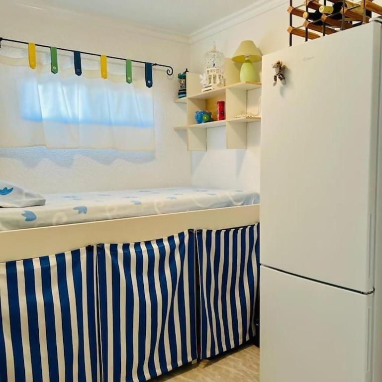 Apartamento luminoso frente al mar con piscina - Two-Bedroom Apartment - 12