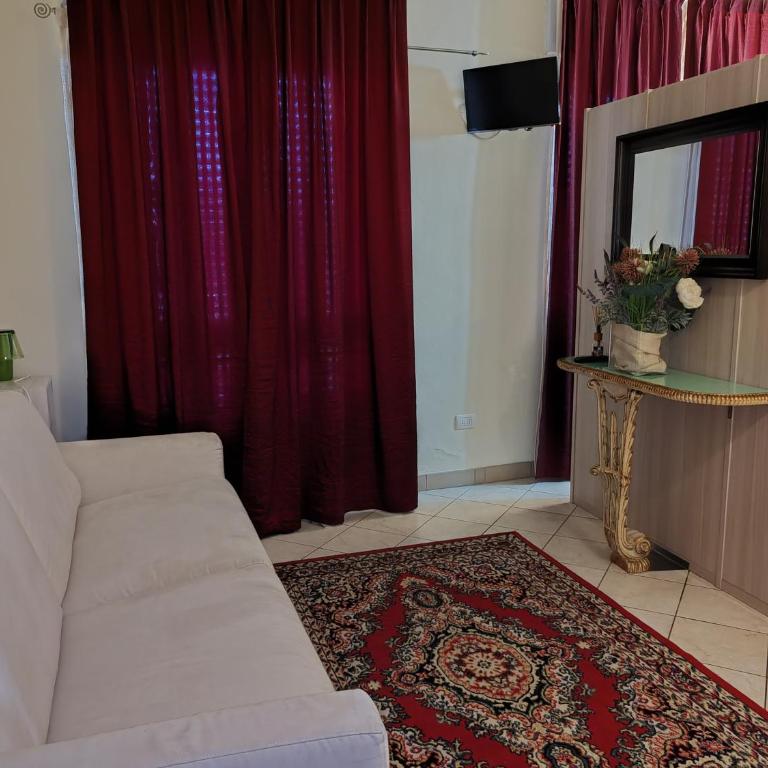 BB Ombretta - Appartamento con 1 Camera da Letto e Balcone - 2