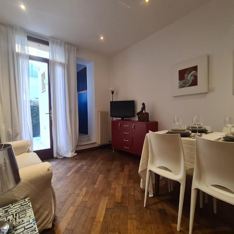 romantico alloggio arteeacqua in centro - Apartment mit 1 Schlafzimmer - 10