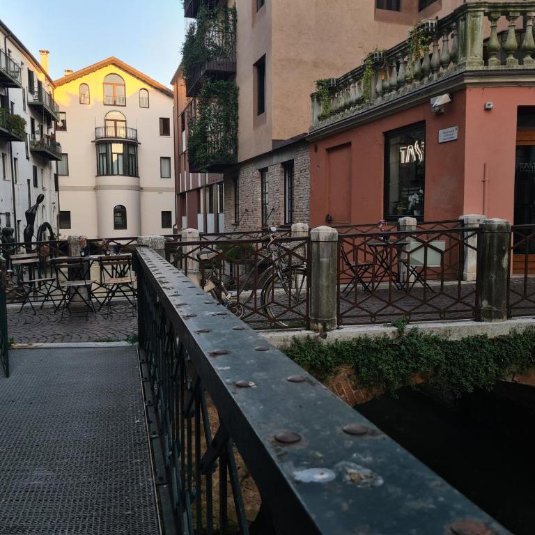 romantico alloggio arteeacqua in centro - Apartment mit 1 Schlafzimmer - 5