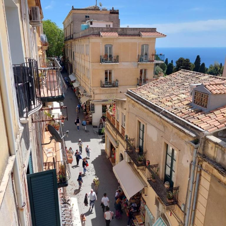 Al Teatro Antico Rooms & House - Large Double Room - 13