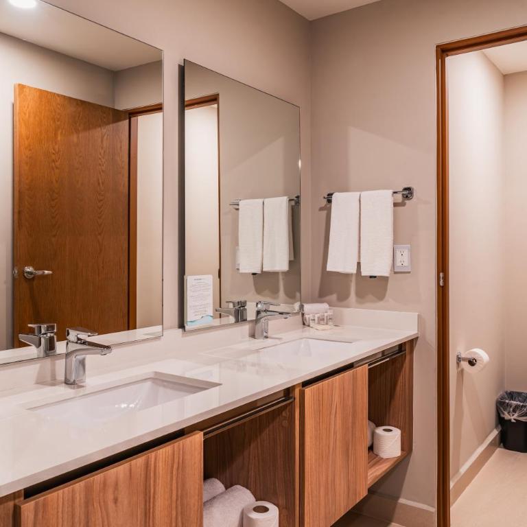 Wyndham Garden Mazatlan Marina - Queen Room with Three Queen Beds - Non-Smoking - 5