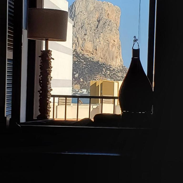 Ático centrico, 50m de la playa, vista al mar y al Peñon, gran terraza, parking, wifi fibra - Apartamento Ático - 25