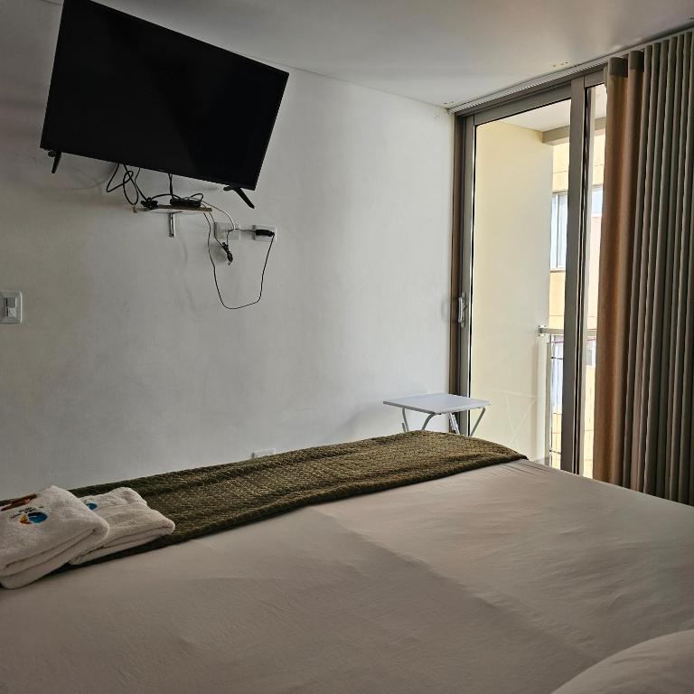 HOTEL LA VIEJA SARA RIOHACHA - Habitación con cama extragrande y balcón - 4