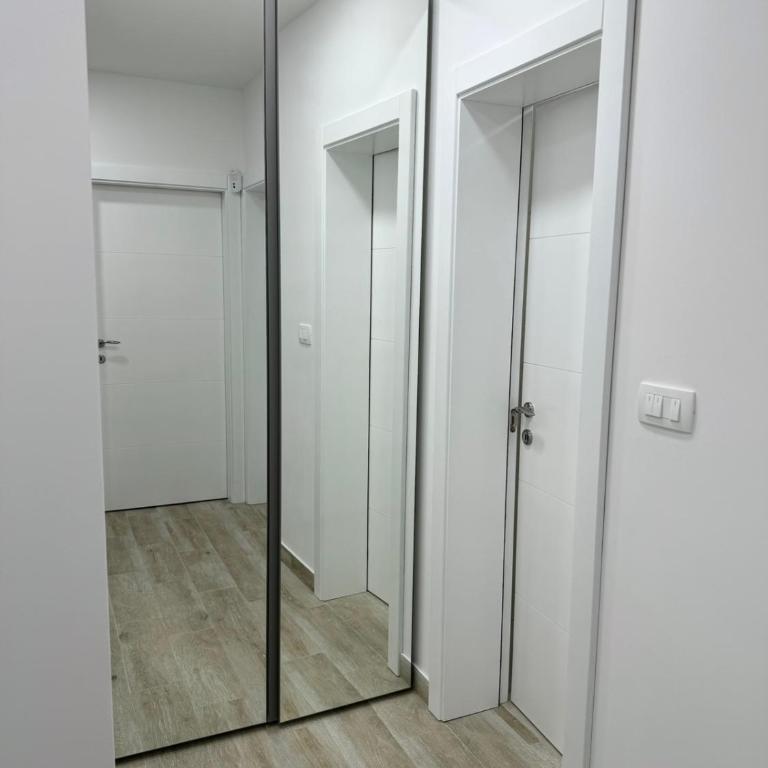 Sea View Apartments A33 - One-Bedroom Apartment - 10