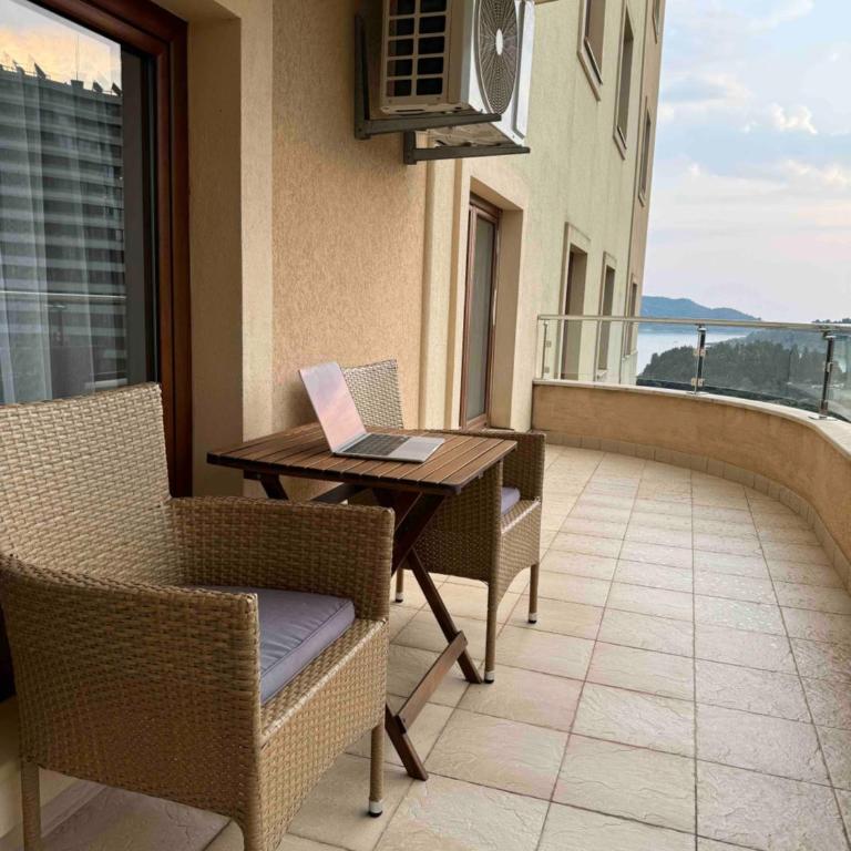 Sea View Apartments A33 - One-Bedroom Apartment - 11