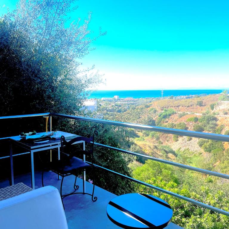 Marbella Boutique Art suites - Habitación Doble Deluxe con balcón y vistas al mar - 9