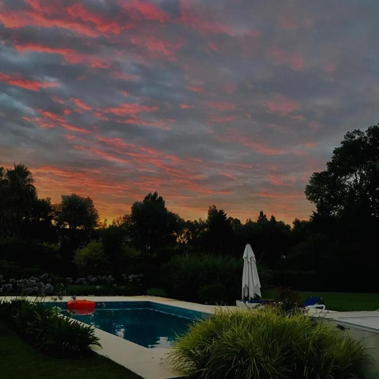CONFORTABLE CASA EN HERMOSO y TRANQUILO CLUB DE CAMPO - Three-Bedroom House - 5