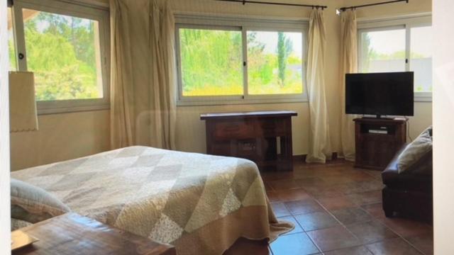 CONFORTABLE CASA EN HERMOSO y TRANQUILO CLUB DE CAMPO - Three-Bedroom House - 6
