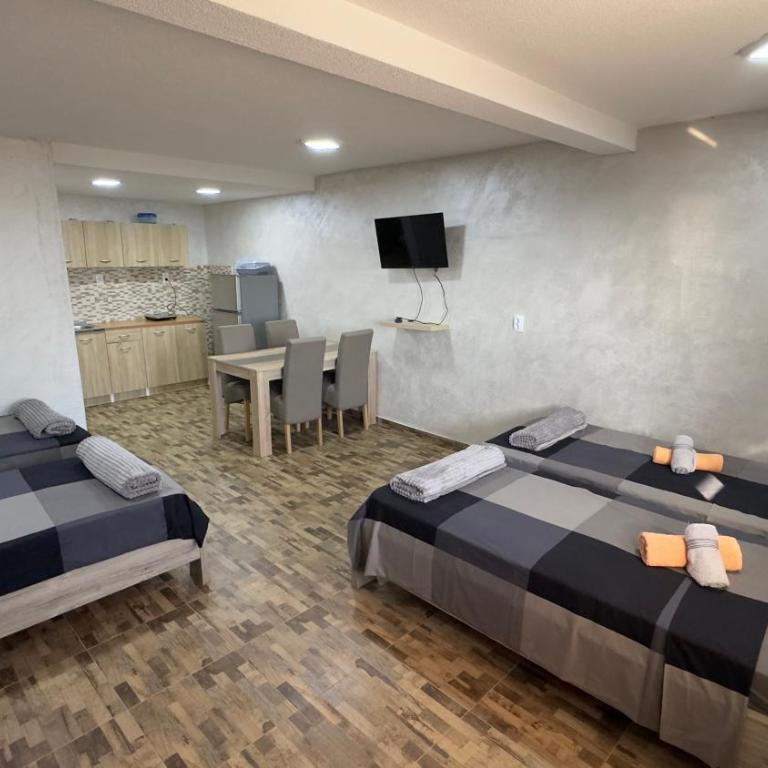 Apartmani Carovac - Quadruple Room with Sea View - 4