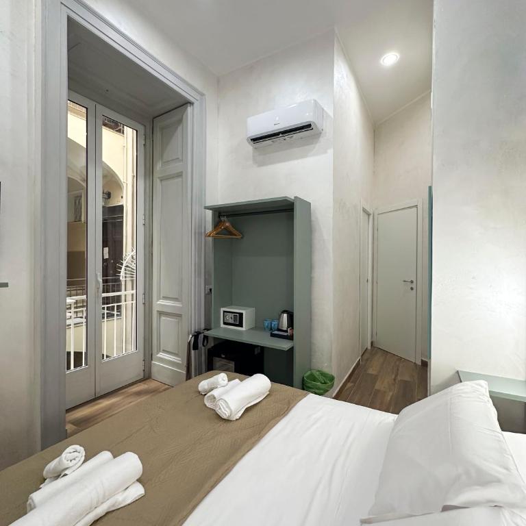 DUOMO 50 NAPOLI Boutique Rooms - Small Double Room - 3