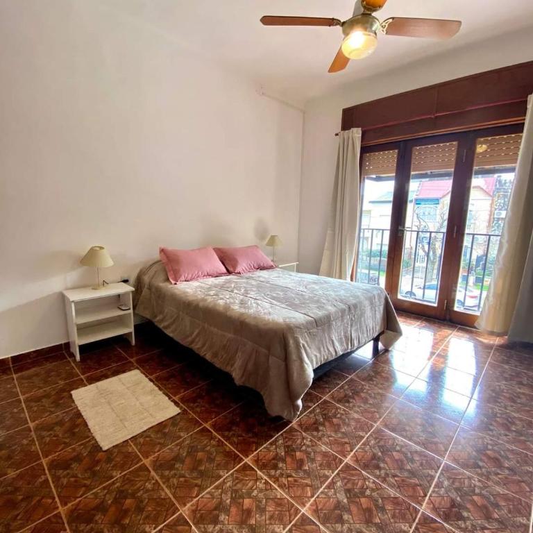 Amplia casa en planta alta en Av Mitre Parque Urquiza - Apartamento de 2 dormitorios - 26