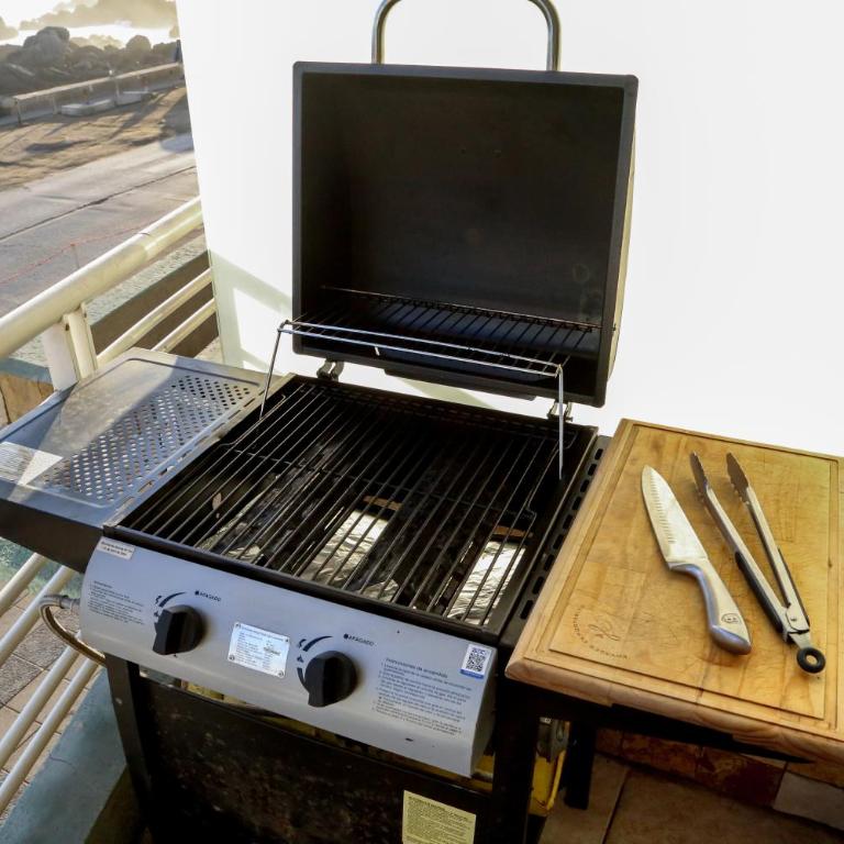 HABITACIONES con o sin baño privado, ESPACIOS semi privados o compartidos en DEPARTAMENTO COMPARTIDO, full equipado, primera fila, 2do piso, TERRAZA - PISCINA - Habitación Doble Deluxe con balcón y vistas al mar - 11