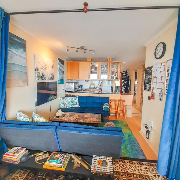 HABITACIONES con o sin baño privado, ESPACIOS semi privados o compartidos en DEPARTAMENTO COMPARTIDO, full equipado, primera fila, 2do piso, TERRAZA - PISCINA - Habitación Doble Deluxe con balcón y vistas al mar - 13