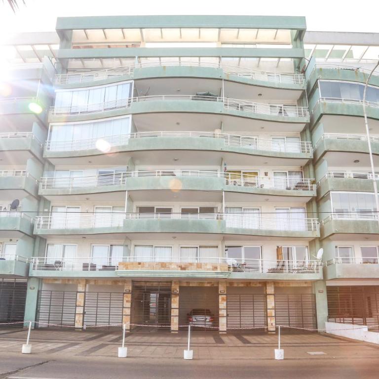 HABITACIONES con o sin baño privado, ESPACIOS semi privados o compartidos en DEPARTAMENTO COMPARTIDO, full equipado, primera fila, 2do piso, TERRAZA - PISCINA - Habitación Doble Deluxe con balcón y vistas al mar - 15