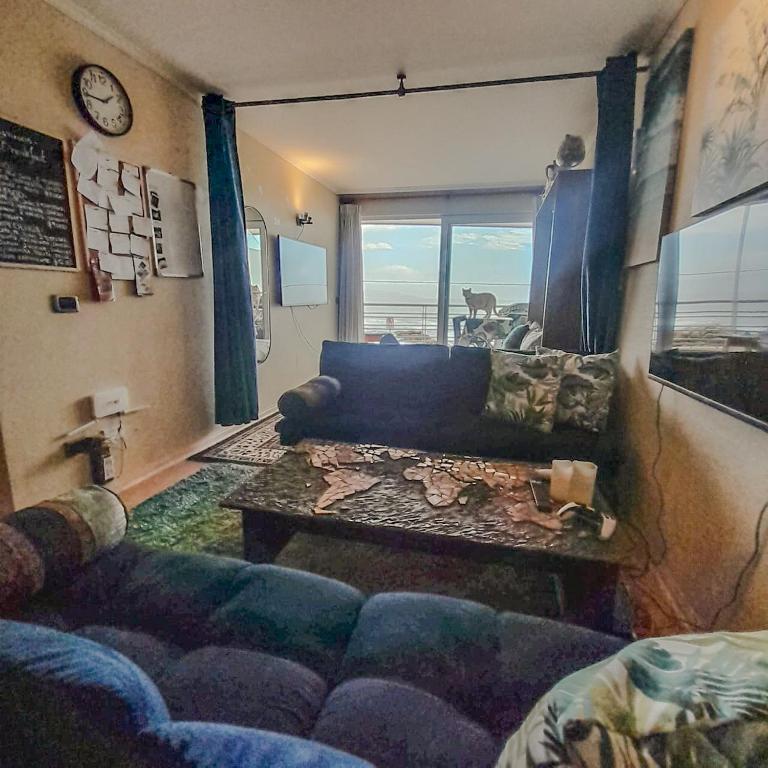 HABITACIONES con o sin baño privado, ESPACIOS semi privados o compartidos en DEPARTAMENTO COMPARTIDO, full equipado, primera fila, 2do piso, TERRAZA - PISCINA - Habitación Doble Deluxe con balcón y vistas al mar - 19